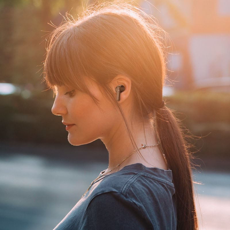 Clip-in-ear1-Play-Batteria-ricaricabile-BT-5.3-nera-35-ore