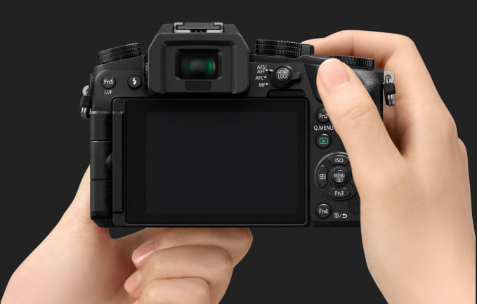 Panasonic-Lumix-DMC-G7---G-VARIO-14-42mm-MILC-16-MP-Live-MOS-4592-x-3448-Pixel-Nero