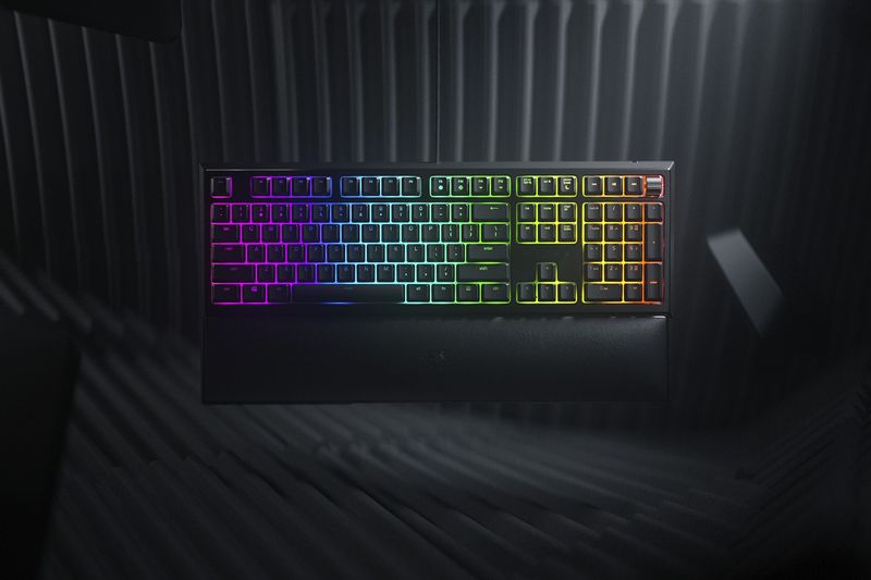 Razer-Ornata-V2-tastiera-USB-QWERTY-Italiano-Nero