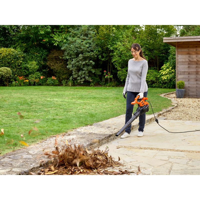 Aspirafoglie-elettrico-Black---Decker-BEBLV260-QS-per-pulizia-giardino