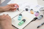 Stabilo-Boss-Mini-Pastellove-Confezione-da-3-Pennarelli-Fluorescenti---Linea-tra-2-e-5-mm---Inchiostro-a-Base-Acqua---Anti-asciugatura---Colori-Rosa-Turchese-e-Grigio
