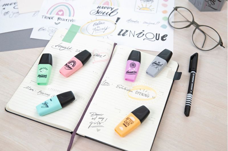 Stabilo-Boss-Mini-Pastellove-Confezione-da-3-Pennarelli-Fluorescenti---Linea-tra-2-e-5-mm---Inchiostro-a-Base-Acqua---Anti-asciugatura---Colori-Rosa-Turchese-e-Grigio