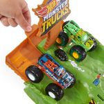 Mattel Hot Wheels Monster Trucks Torneo dei Titani Playset con Monster Truck Bigfoot e Gunkster per sfide testa a testa