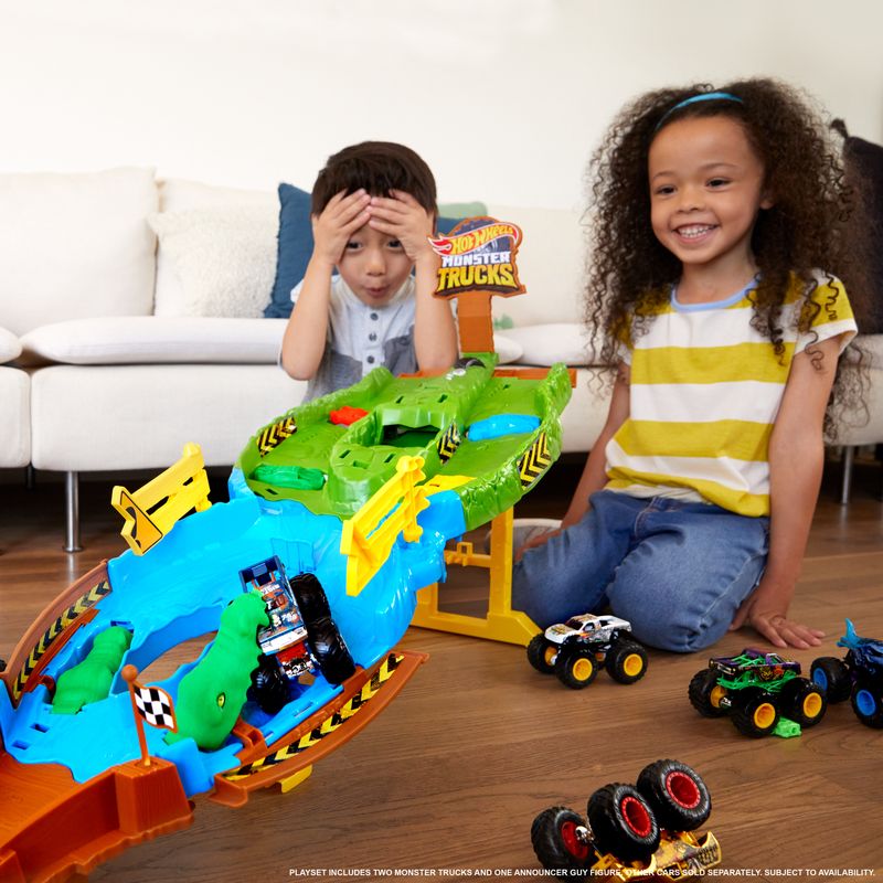 Hot-Wheels-Monster-Trucks-Torneo-dei-Titani-Playset-con-Monster-Truck-Bigfoot-e-Gunkster-per-sfide-testa-a-testa--giocattolo-per-bambini-4--anni