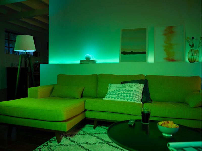 Philips-Hue-White-and-Color-ambiance-White-and-Color-Ambiance-Lightstrip-Kit-base-Striscia-LED-Smart-da-2m-Bluetooh