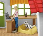 Schleich-Veterinarian-practice-with-pets