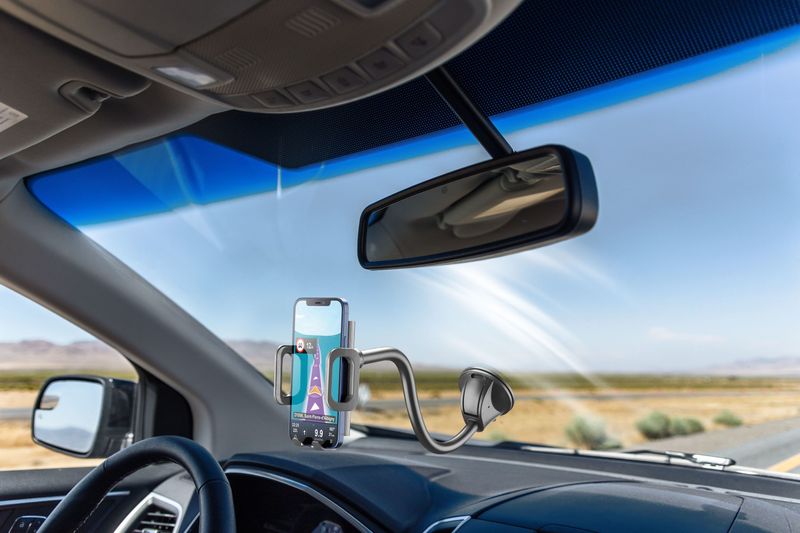 Cellularline-Pilot-Flexi---Universal-Supporto-auto-flessibile-per-smartphone-con-ventosa-super-grip