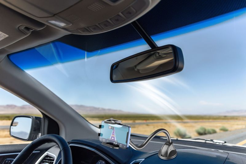 Cellularline-Pilot-Flexi---Universal-Supporto-auto-flessibile-per-smartphone-con-ventosa-super-grip