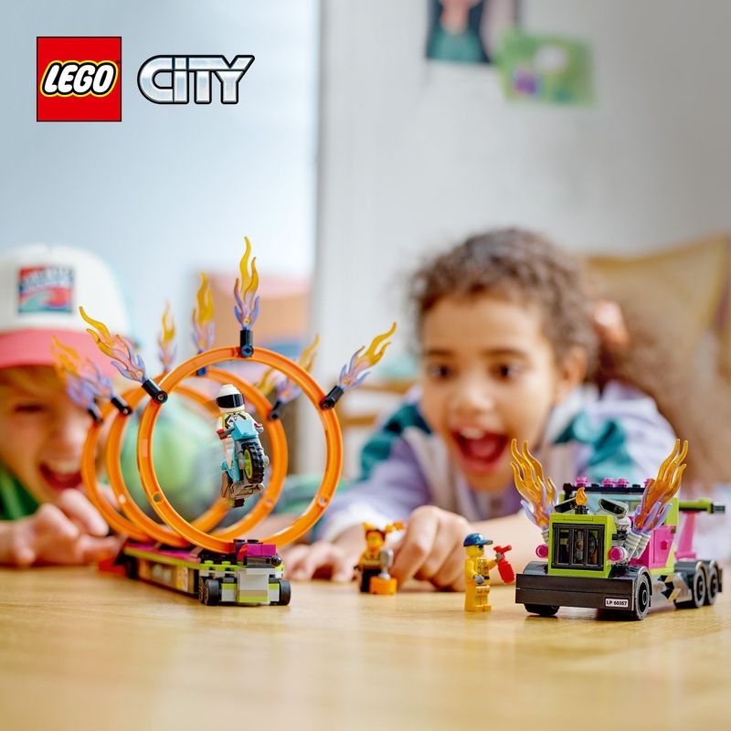 LEGO-60357-City-Stuntz---Stunt-Truck-con-Moto-e-Anelli-di-Fuoco