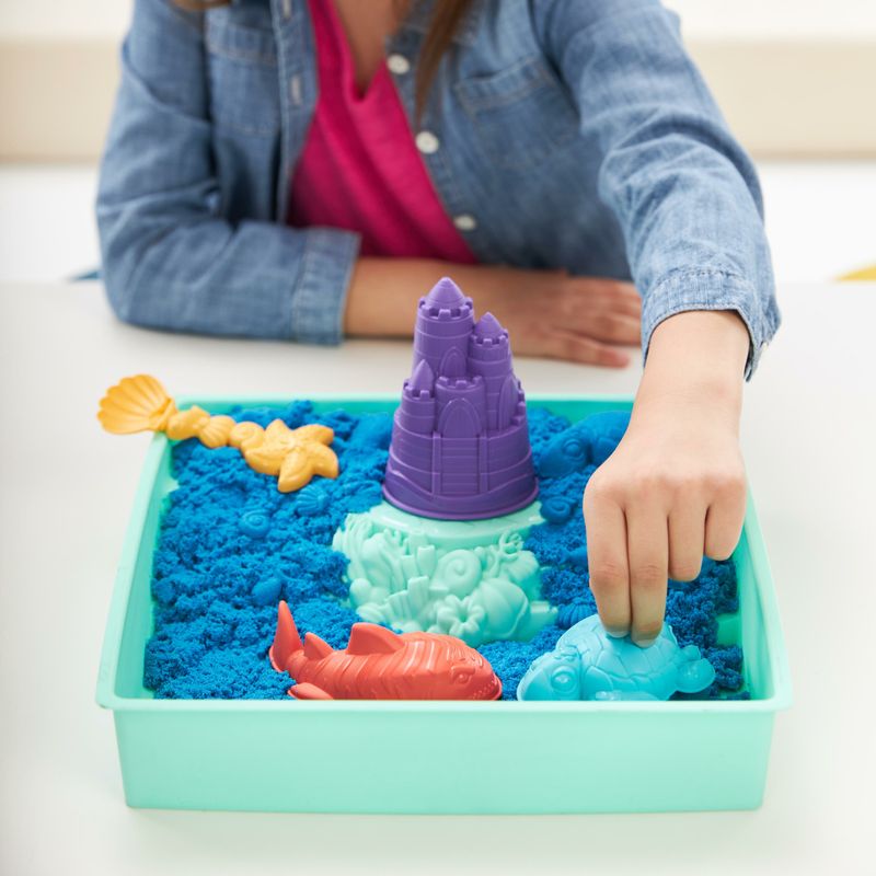 Kinetic-Sand--Playset-Castelli-di-Sabbia-Sabbia-cinetica-con-Vaschetta-Sabbia-Magica-Sabbia-Colorata-a-Sorpresa-454gr-3-Formine-Incluse-Giocattoli-per-Bambini-e-Bambine-3--anni