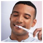 Oral-B-Io-Testine-Spazzolino-Elettrico-Confezione-Da-4-Pezzi-Gentle-Care-Ideale-Per-Denti-E-Gengive-Sensibili-Bianco-‎7.4-x-2.28-x-23.4-cm-32-grammi