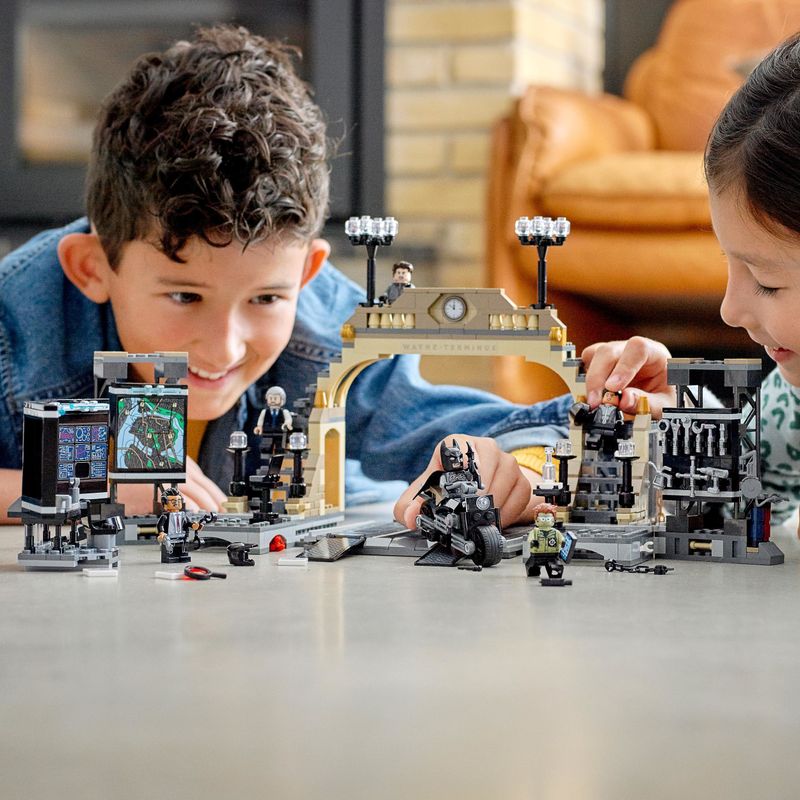 LEGO-Dc-Batman-Batcaverna--Faccia-a-Faccia-con-The-Riddler