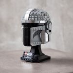 LEGO Star Wars 75328 Casco del Mandaloriano, Elmo da Collezione, Regalo per Adulti da Esposizione di Guerre Stellari