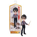 Spin Master Wizarding World - Bambola articolata Harry Potter 20cm - Bacchetta e divisa di Hogwarts inclusa