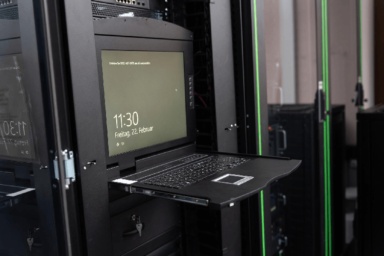 Console-KVM-Digitus-19--FullHD-con-Switch-VGA