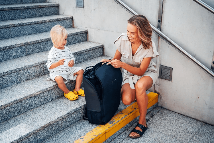 MoMi-Passeggino-Pocket-Pieghevole-Trasportabile-a-Zaino-GRACE-BLACK