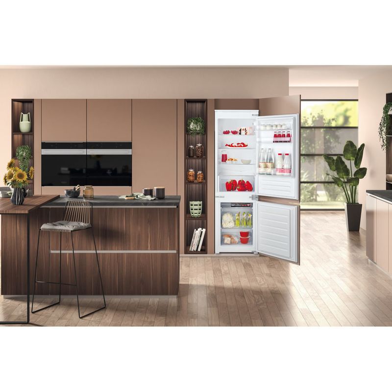Hotpoint-frigorifero-combinato-ad-incasso-bcb-703011-e