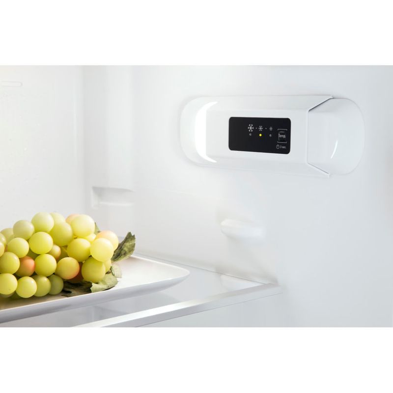 Hotpoint-frigorifero-combinato-ad-incasso-bcb-703011-e