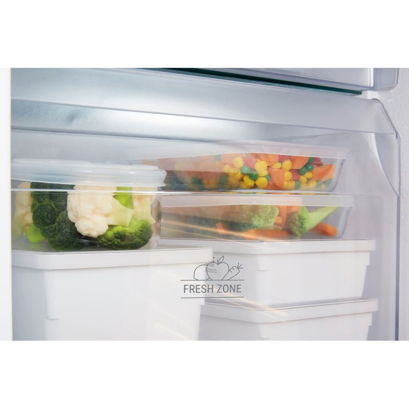 Hotpoint-frigorifero-combinato-ad-incasso-bcb-703011-e