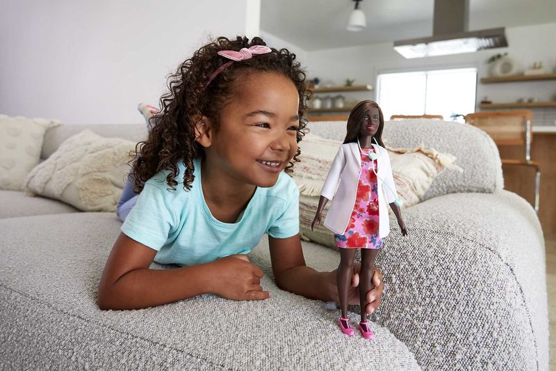 Bambola-Mattel-BARBIE-I-Can-Be-modello-DVF50-varieta-assortite-per-incoraggiare-ruoli-e-sogni-diversi