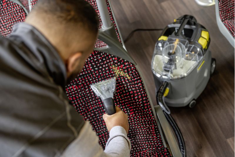 Karcher-Puzzi-8-1---Aspiratore-per-Tappeti-e-Tessuti