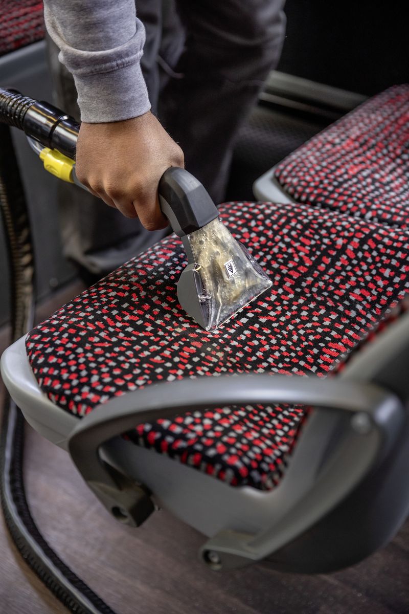 Karcher-Puzzi-8-1---Aspiratore-per-Tappeti-e-Tessuti