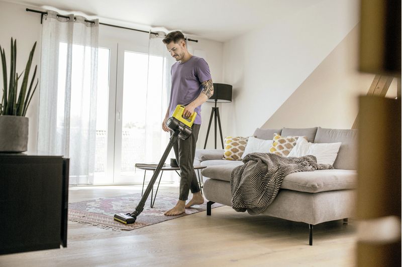 Karcher-VC-4-aspirapolvere-senza-filo-Nero-Giallo-Senza-sacchetto