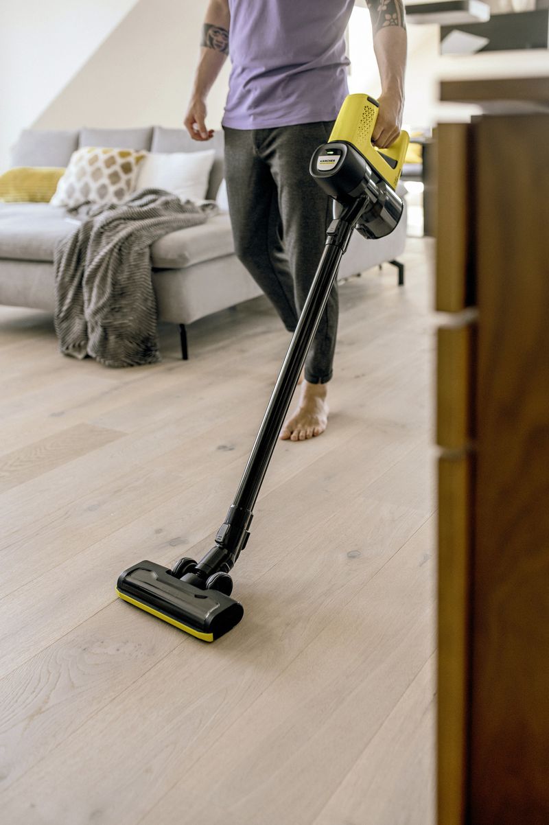 Karcher-VC-4-aspirapolvere-senza-filo-Nero-Giallo-Senza-sacchetto