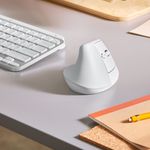 Logitech-Lift-Mouse-Ergonomico-Verticale-Senza-Fili-Ricevitore-Bluetooth-o-Logi-Bolt-USB-Clic-Silenziosi-4-Tasti-Co