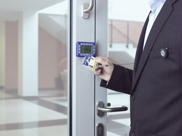 Identificatore-durevole-con-cavo-espandibile-per-1-slot---YOYO-con-clip-metallica---per-identificazione-sicurezza-dell-a