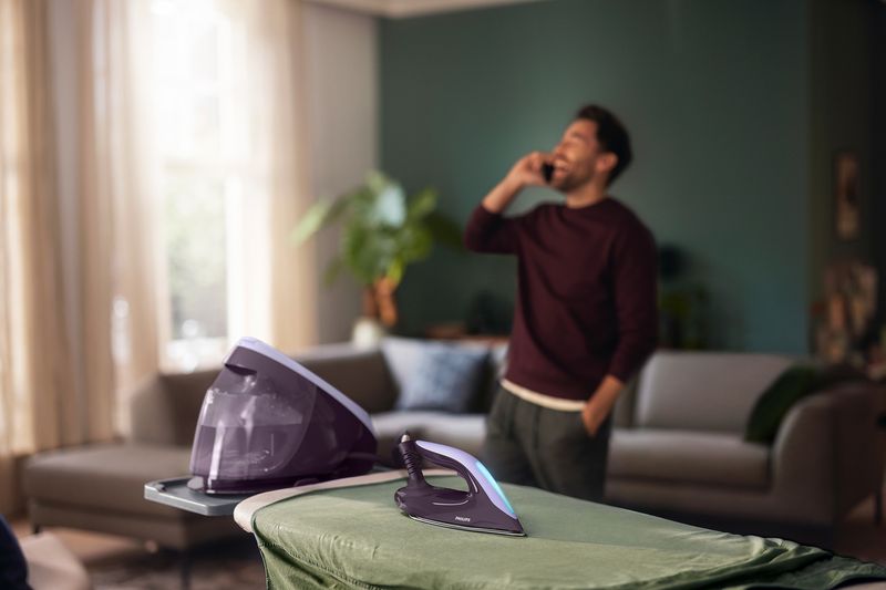 Philips-7000-series-PSG7050-30-ferro-da-stiro-a-caldaia-2100-W-18-L-Piastra-soletta-SteamGlide-Elite-Viola