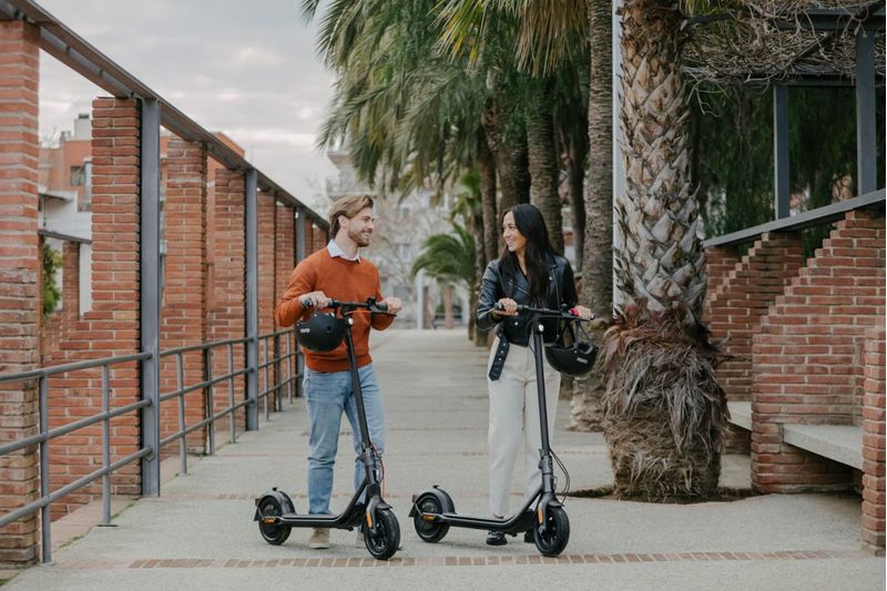 Ninebot-di-Segway-KickScooter-F2-PLUS-D-scooter-elettrico-omologato-per-strada