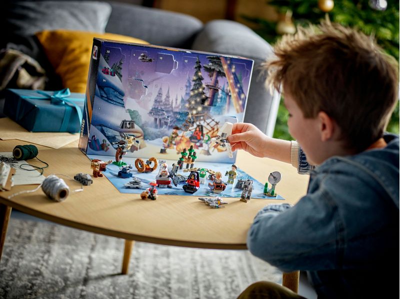 LEGO-Star-Wars-75366-Calendario-dell-Avvento-2023-24-Regali-di-Natale-con-9-Personaggi-10-Veicoli-Giocattolo-e-5-Mini-Modelli