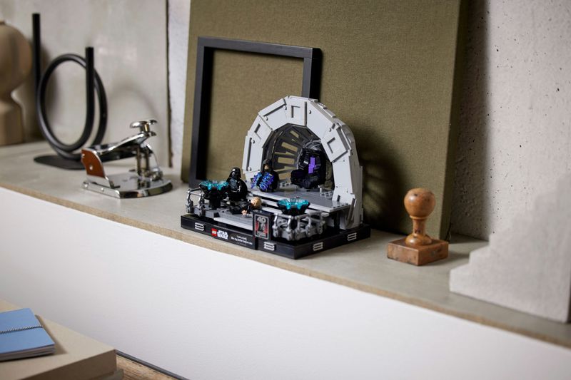 LEGO-Star-Wars-75352-Diorama-Sala-del-Trono-dell’Imperatore-Set-Duello-con-Spade-Laser-40°-Anniversario-del-Ritorno-dello-Jedi