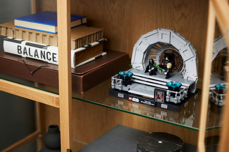 LEGO-Star-Wars-75352-Diorama-Sala-del-Trono-dell’Imperatore-Set-Duello-con-Spade-Laser-40°-Anniversario-del-Ritorno-dello-Jedi