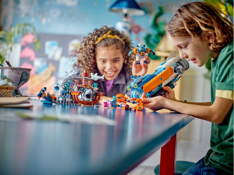 LEGO-City-60379-Sottomarino-per-Esplorazioni-Abissali-Giocattolo-con-Drone-e-Relitto-di-Barca-Regalo-per-Bambini-7--Anni