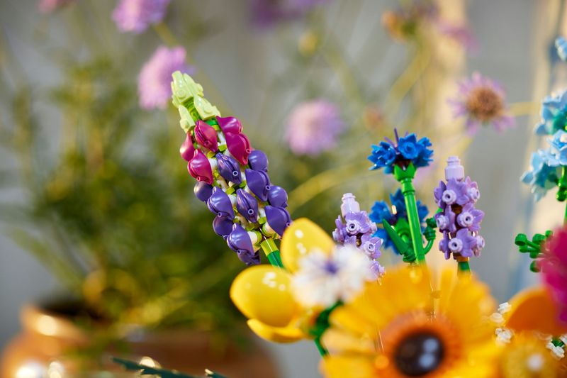 LEGO-ICONS-Bouquet-fiori-selvatici
