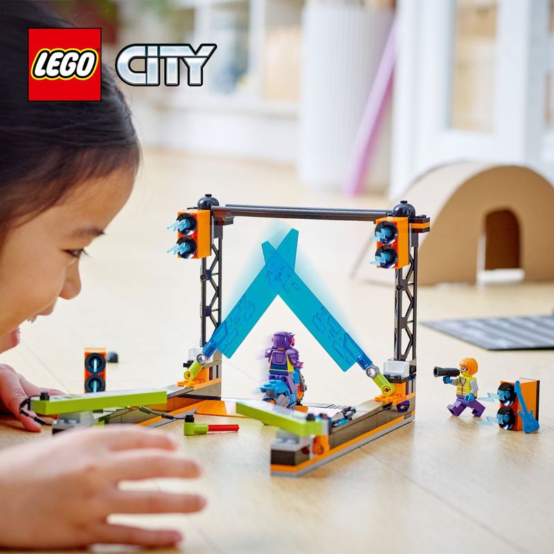 LEGO-City-Stuntz-60340-Sfida-Acrobatica-delle-Lame-Moto-Giocattolo-con-Minifigure-Giochi-per-Bambini-e-Bambine-dai-5-Anni