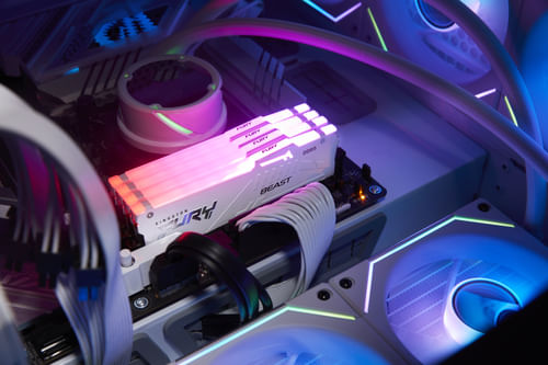 Kingston-Technology-FURY-Beast-32GB-6000MT-s-DDR5-CL30-DIMM--Kit-da-2-moduli--White-RGB-EXPO