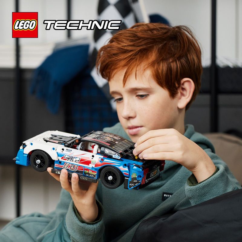 LEGO-Technic-NASCAR-Next-Gen-Chevrolet-Camaro-ZL1