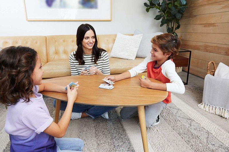 Mattel-Games-Pic-Flip-Party-card-game