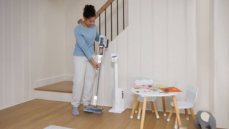 Shark-BU3521EU-Clean-e-Empty-Aspirapolvere-senza-Filo-240W-Sistema-di-Pulizia-e-Svuotamento-Automatici