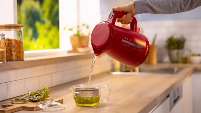 Bosch-TWK3M124-MyMoment-Bollitore-Elettrico-Impugnatura-Ergonomica-Ampia-Apertura-Capacita--1.7-Litri-Plastica-di-Alta-Qualita--Rosso