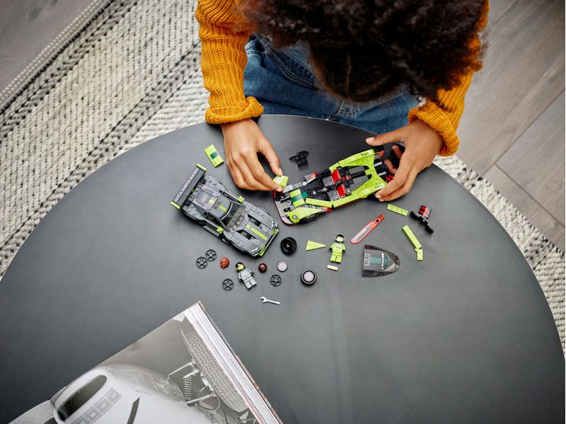 LEGO-Speed-Champions-76910-Aston-Martin-Valkyrie-AMR-Pro-e-Aston-Martin-Vantage-GT3-Set-2-Auto-Giocattolo-per-Bambini