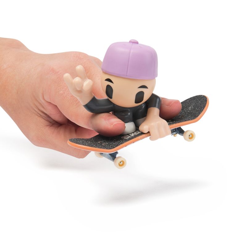 Tech-Deck-Sk8-Crew-Exclusive-Fingerboard--Figure