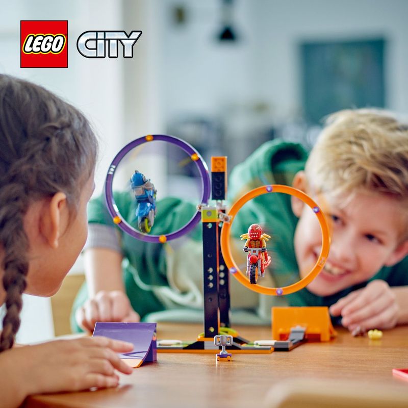 LEGO-City-Stuntz-60360-Sfida-Acrobatica--Anelli-Rotanti-Gare-per-1-o-2-Giocatori-con-Moto-Giocattolo-Giochi-per-Bambini