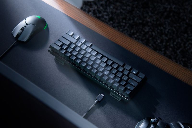 Razer-Huntsman-Mini-Mechanical-Taste--Razer-Clicky-Optical-Purple-Switch-Qwertz-Wired-USB-RGB-