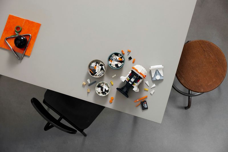 LEGO-Star-Wars-75350-Casco-del-Comandante-Clone-Cody-Serie-Caschi-2023-Collezione-per-Adulti-da-The-Clone-Wars-Idea-Regalo