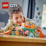 LEGO-City-60364-Skate-Park-Urbano-Gioco-per-Bambini-6--con-BMX-Skateboard-Monopattino-Rollerblade-e-4-Minifigure-Set-2023