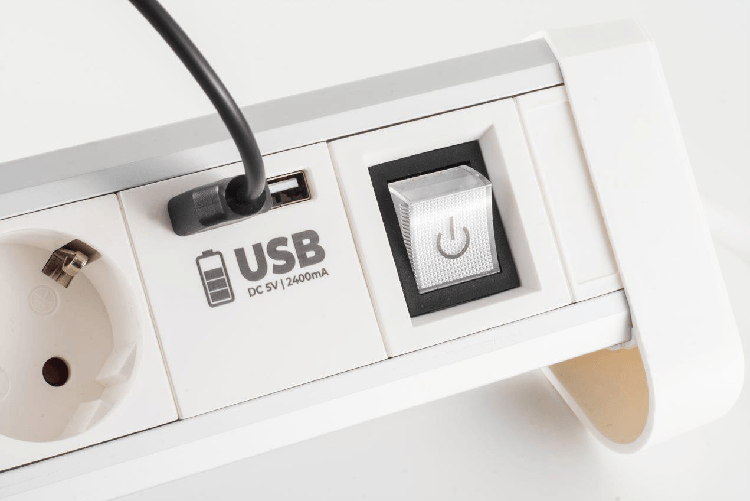 Tablepowersocket-white-4-way-with-USB